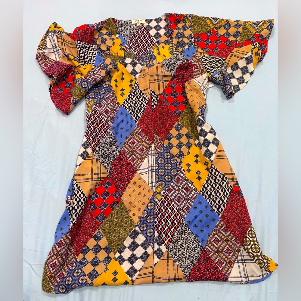Umgee bell sleeve and patchwork mini dress
Size medium